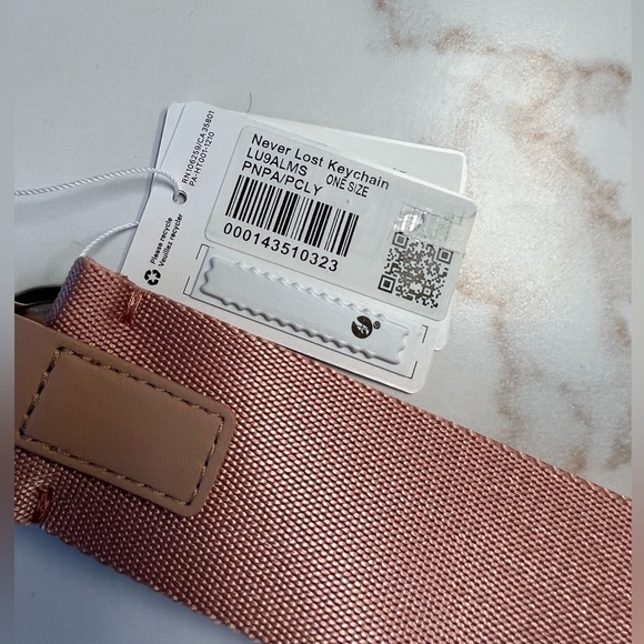 🍋 Lululemon 🍋 Never Lost Keychain Pastel Pink  NEW - Picture 6 of 6
